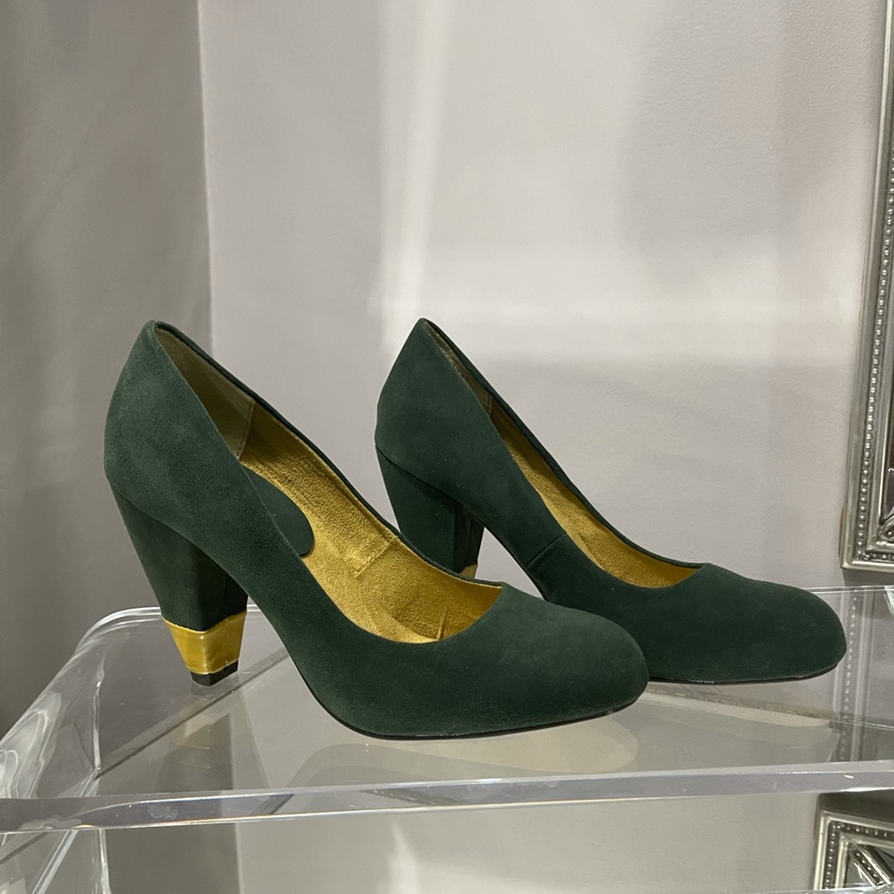 Seychelles suede green round toe pumps